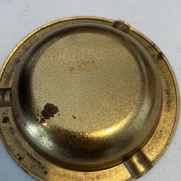 Vintage Souvenir Ashtray with Scenic Design - Picture 5 of 8